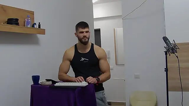 MauroTwin online show from February 12, 2025, 5:48 pm