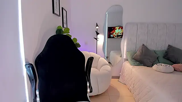 AmyWood online show from April 8, 2026, 7:58 pm