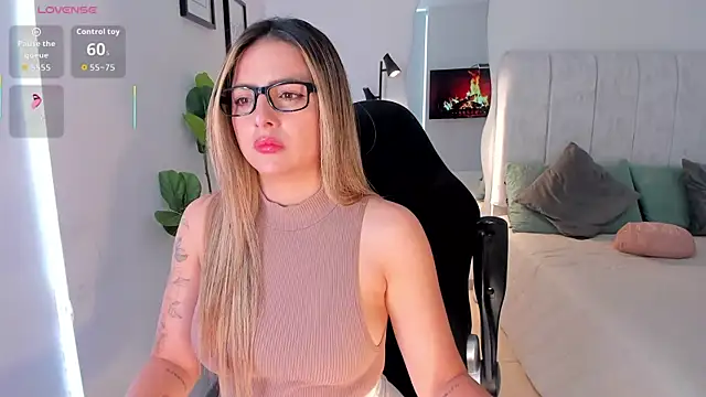 AmyWood online show from April 16, 2026, 9:39 pm