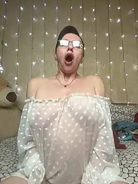 Amberhotqueen online show from February 19, 2026, 3:19 pm