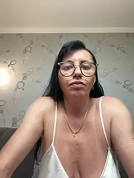 Amberhotqueen online show from July 23, 2026, 12:47 pm