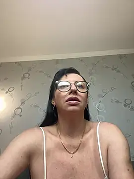 Amberhotqueen online show from July 24, 2026, 8:01 am
