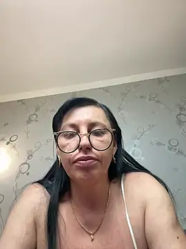Amberhotqueen online show from July 27, 2026, 8:10 am