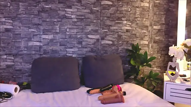 JennyPisik online show from November 14, 2025, 9:08 am