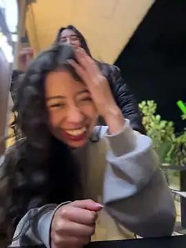 vaneelee online show from April 19, 2026, 3:06 am