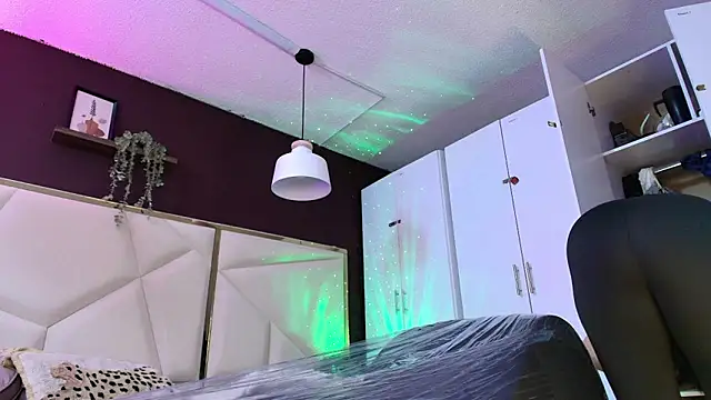 Inndrahot online show from November 2, 2025, 4:15 am