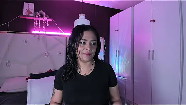 Inndrahot online show from December 16, 2025, 3:44 am