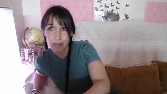-carla- online show from June 4, 2026, 5:57 am