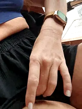 LilliThelo online show from February 22, 2025, 11:02 am