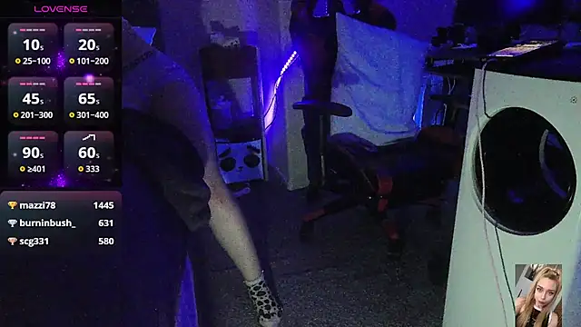 Blondiewithanass online show from November 10, 2025, 12:48 pm