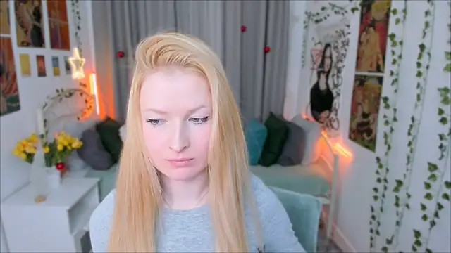 Laly Peach online show from December 24, 2024, 7:00 pm