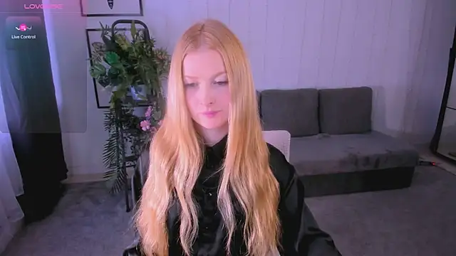 Laly Peach online show from March 7, 2025, 5:06 pm