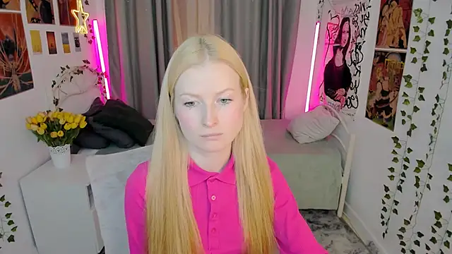 Laly Peach online show from October 19, 2025, 4:07 pm