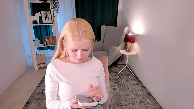 Snapshot of Laly_Peach chatting on June 21, 2026, 7:00 am Laly Peach online show from June 21, 2026, 7:00 am