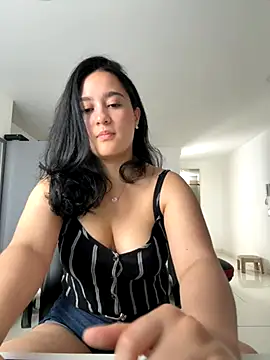 Snapshot of Nina_lovi chatting on October 29, 2025, 7:15 pm Nina lovi online show from October 29, 2025, 7:15 pm