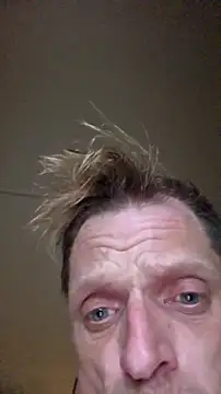 Snapshot of Svenslut chatting on October 19, 2025, 8:42 pm Svenslut online show from October 19, 2025, 8:42 pm