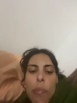 Sarah-safada online show from June 12, 2026, 1:04 am