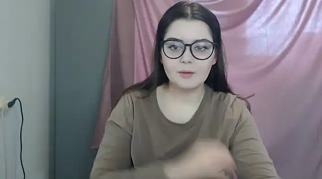 ohhhMie online show from February 15, 2025, 7:49 am