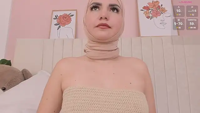 dalilasaadi  online show from March 17, 2025, 2:01 pm