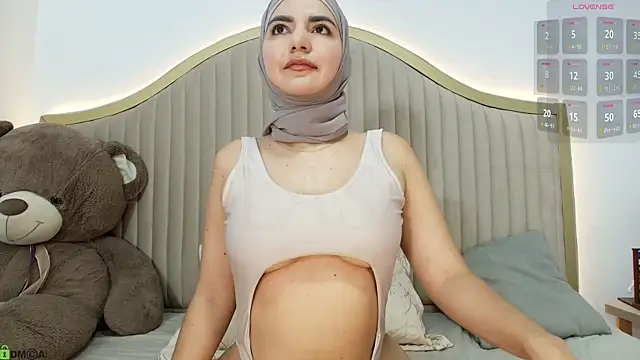 dalilasaadi  online show from April 18, 2026, 3:27 pm