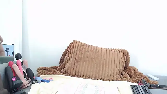 nicole 98 online show from December 14, 2025, 9:03 am