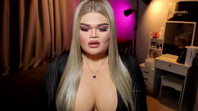 KarolinaThompson online show from December 4, 2024, 12:52 am