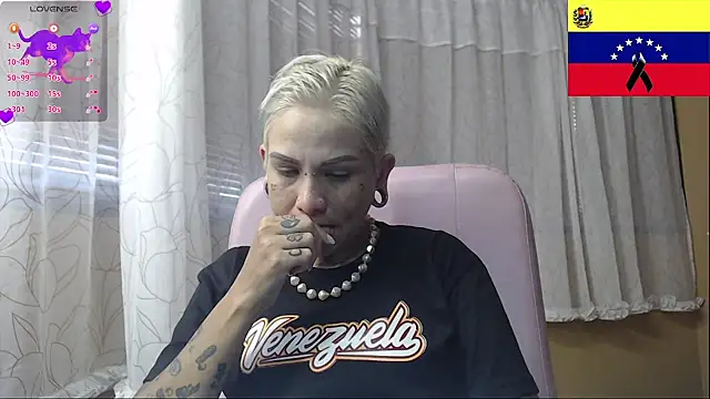 Snapshot of moon_cat85 chatting on June 26, 2026, 9:08 pm moon cat85 online show from June 26, 2026, 9:08 pm