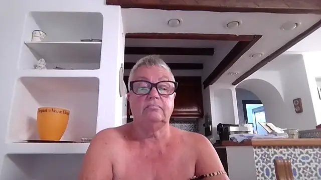 GrannyChrissy68 online show from October 24, 2025, 10:06 pm