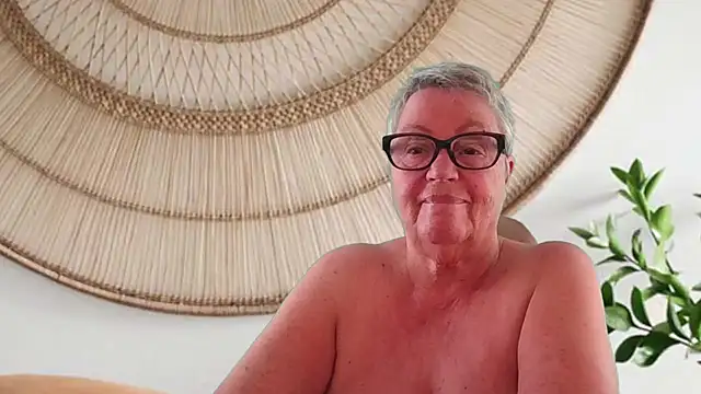 GrannyChrissy68 online show from May 24, 2026, 9:09 pm