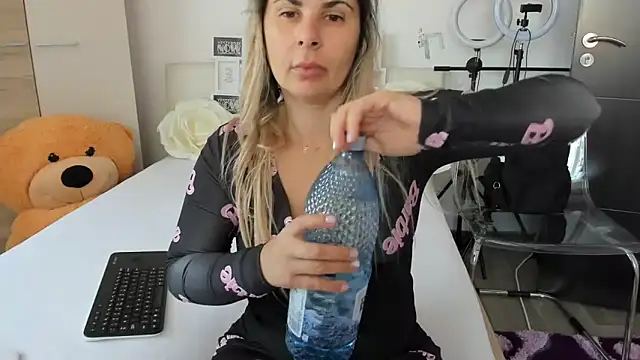 sweetemy4u online show from September 30, 2025, 8:41 am