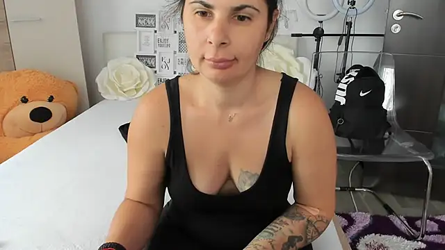 sweetemy4u online show from October 2, 2025, 9:27 am