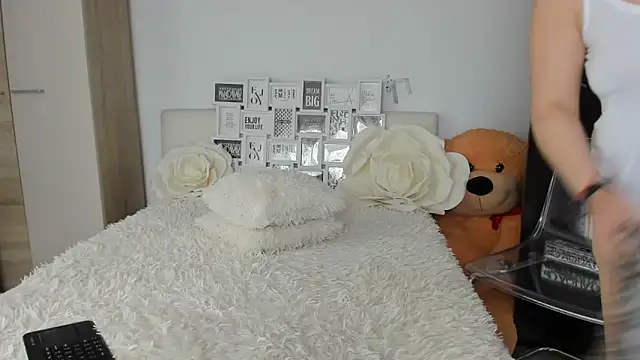 sweetemy4u online show from April 14, 2026, 12:00 pm