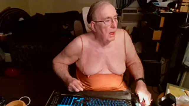 Snapshot of Toastir chatting on May 23, 2026, 1:33 am Toastir online show from May 23, 2026, 1:33 am