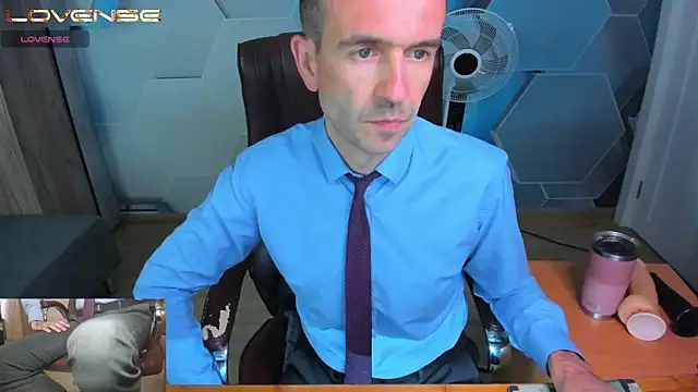 Snapshot of SteveTiger chatting on June 24, 2026, 9:41 am SteveTiger online show from June 24, 2026, 9:41 am