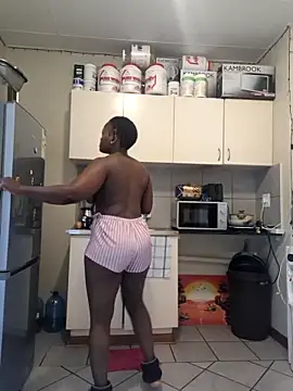 FitSelina66 online show from April 4, 2026, 7:28 am