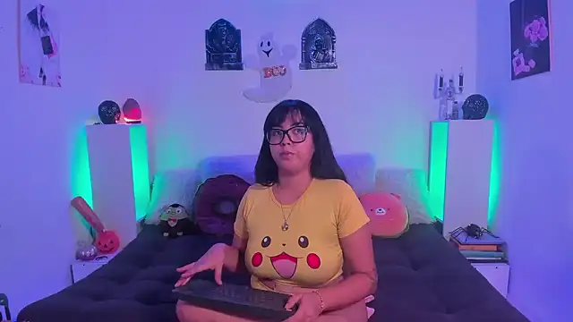 LillyCandy online show from October 21, 2025, 12:55 am