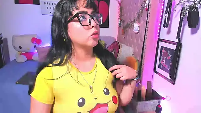 LillyCandy online show from April 15, 2026, 12:45 pm