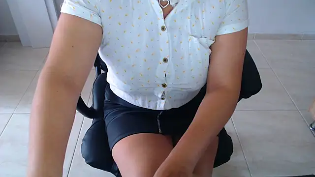 Ixchel Anaid online show from October 3, 2025, 3:09 pm