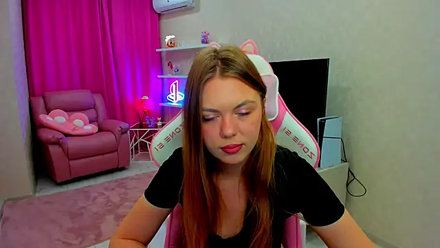 Strawberrye online show from November 12, 2025, 3:29 am