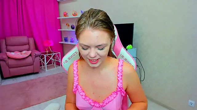 Strawberrye online show from April 20, 2026, 3:20 am