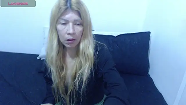 Dulce-Bella online show from April 19, 2026, 3:11 pm