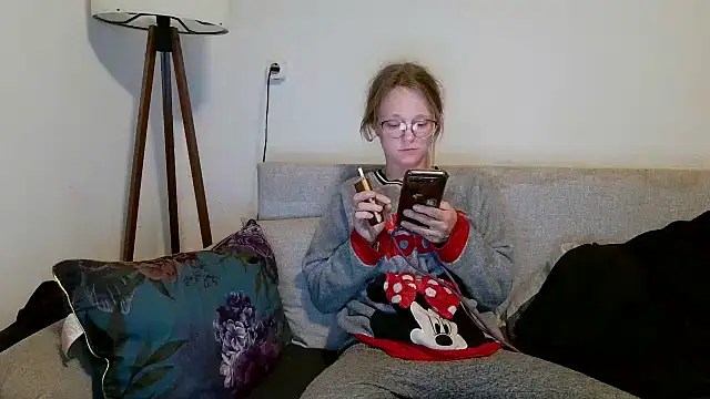 Snapshot of little-leni chatting on March 19, 2026, 7:29 pm little-leni online show from March 19, 2026, 7:29 pm