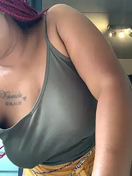 Snapshot of CurvyDesire1 chatting on February 17, 2025, 9:35 am CurvyDesire1 online show from February 17, 2025, 9:35 am