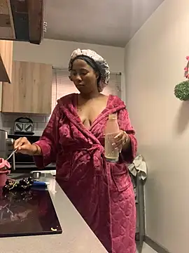 Snapshot of CurvyDesire1 chatting on February 21, 2025, 4:40 am CurvyDesire1 online show from February 21, 2025, 4:40 am