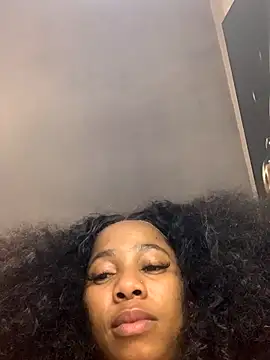 Snapshot of CurvyDesire1 chatting on September 11, 2025, 1:33 pm CurvyDesire1 online show from September 11, 2025, 1:33 pm