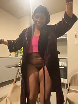 Snapshot of CurvyDesire1 chatting on November 21, 2025, 11:58 pm CurvyDesire1 online show from November 21, 2025, 11:58 pm