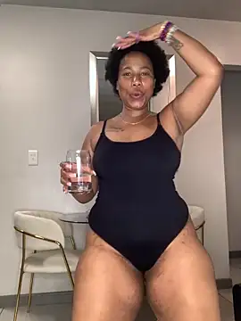 Snapshot of CurvyDesire1 chatting on December 1, 2025, 8:47 pm CurvyDesire1 online show from December 1, 2025, 8:47 pm