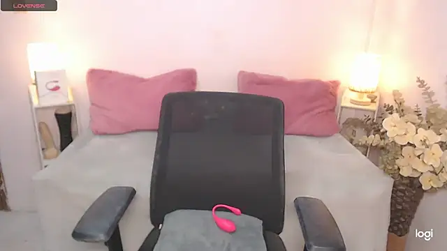 AmazingDREAMGirl online show from December 16, 2024, 1:22 pm