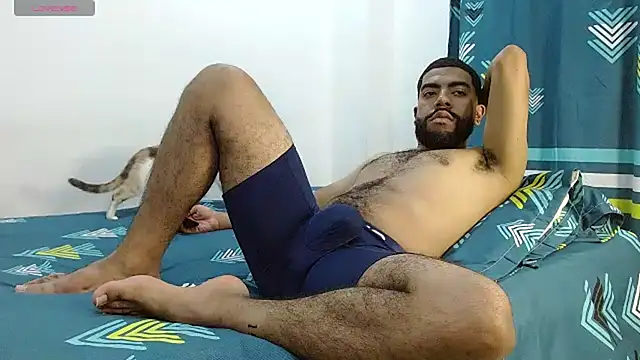 Snapshot of Aroon_Stonne chatting on March 3, 2025, 12:04 am Aroon Stonne online show from March 3, 2025, 12:04 am