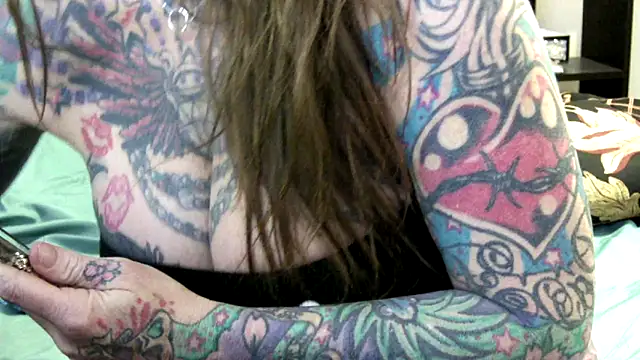 pamelagunns online show from March 8, 2025, 4:17 pm